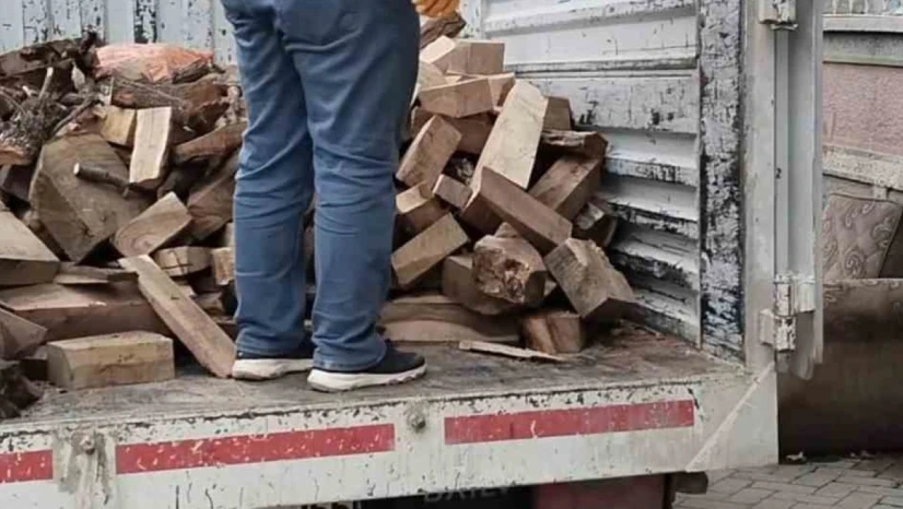 Elazığ'da yetim ailelere yakacak yardımı