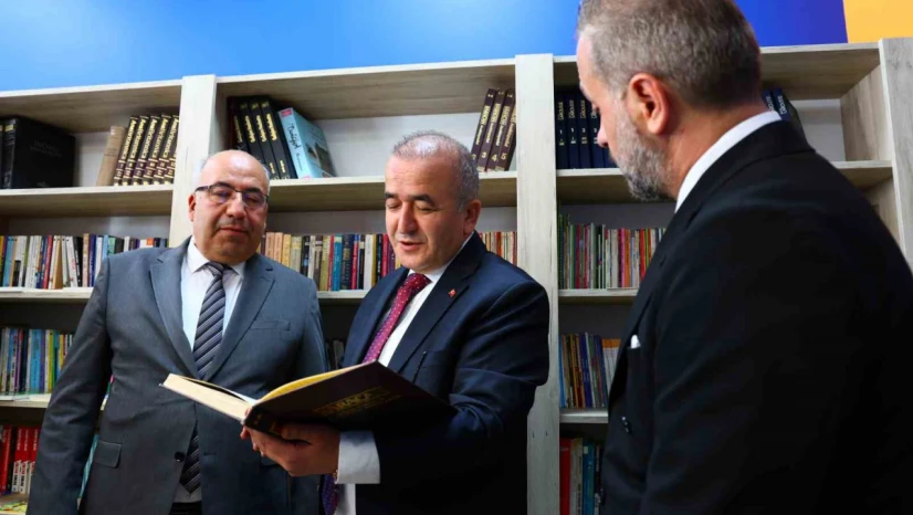 Elazığ Dumlupınar İlkokulu'nda kütüphane açıldı