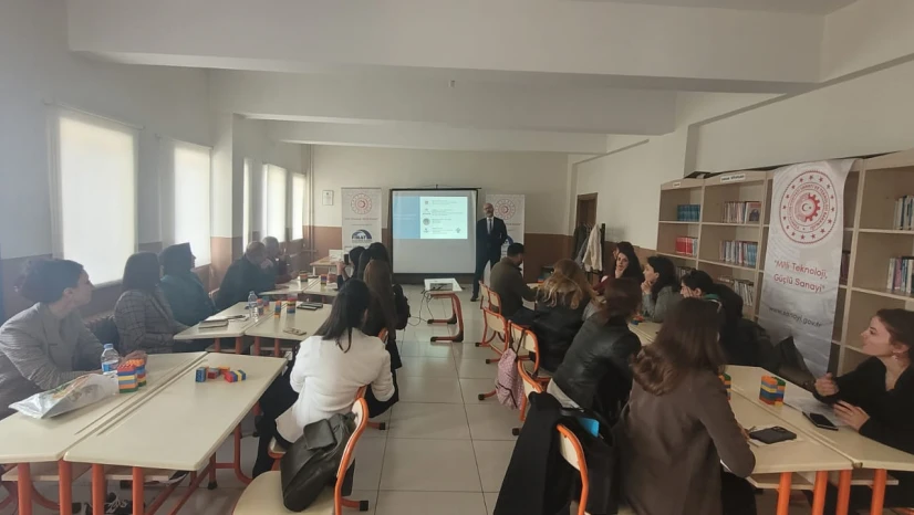 Hozat'ta STEM, Robotik ve Kodlama Temelli Öğretmen Eğitimi