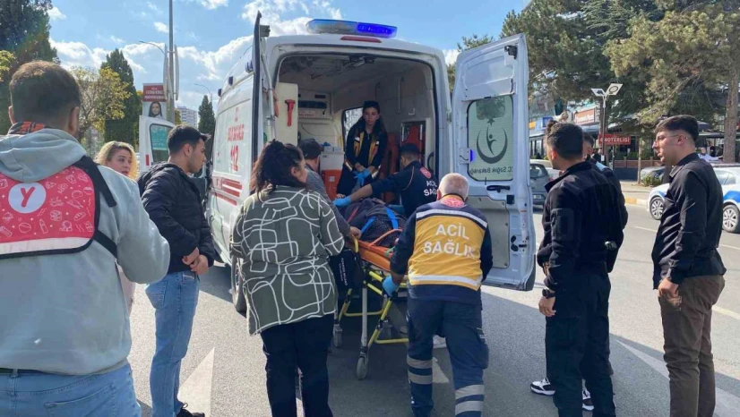 Minibüsün çarptığı yaşlı kadın yaralandı