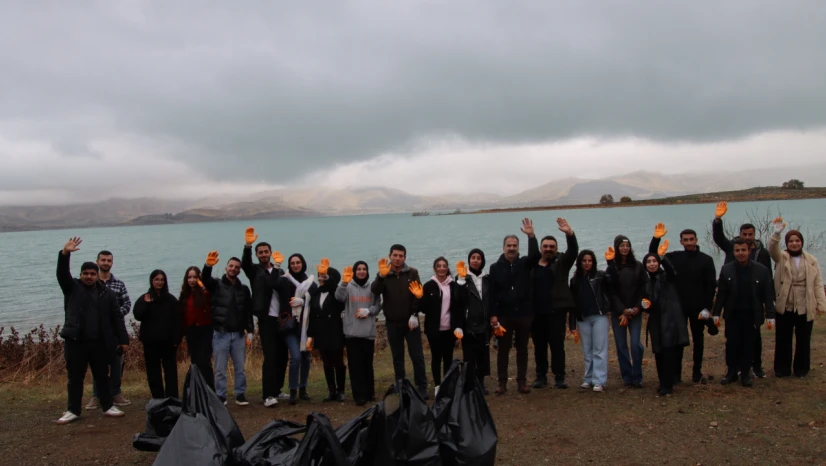 'Sivrice Hazar Gölü Nefes Alsın' Sloganıyla Üniversitelilerden Anlamlı Temizlik Projesi