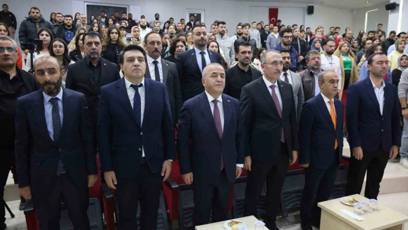 Vali Hatipoğlu: 'Türkiye özellikle teknolojik alanda savunma sanayi başta olmak üzere yaptığı çalışmalarla çok farklı noktalara doğru evrildi'