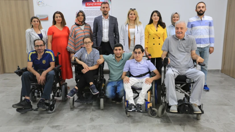 İşitmemek, Hissetmeye Engel Değil