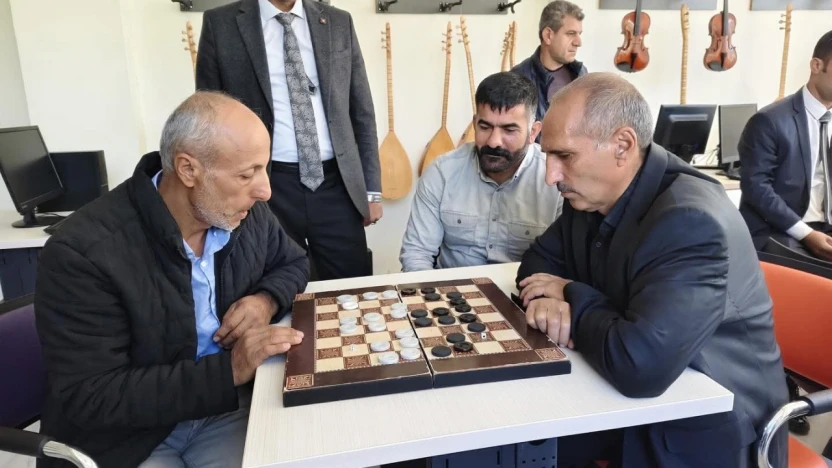 Arıcak'taki Dama Turnuvası'nda yarı final heyecanı