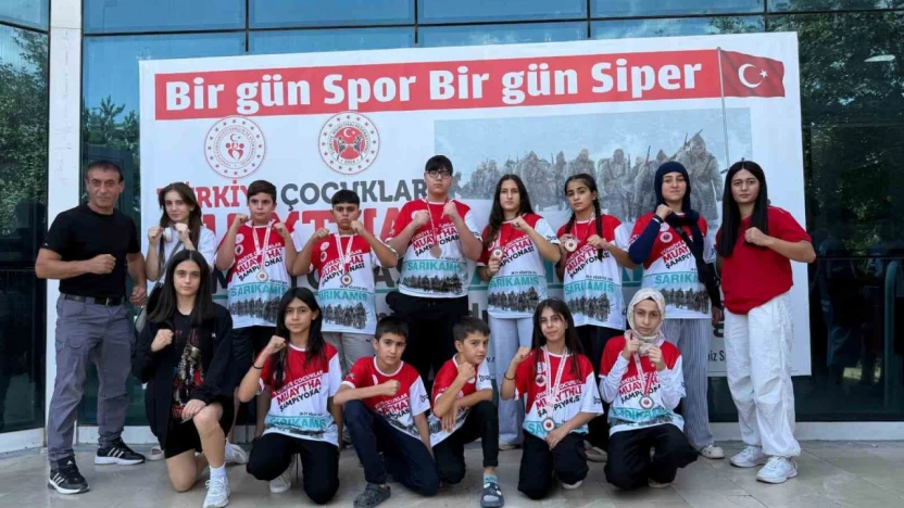 Elazığ'a Muay-Thai'de 7 madalya