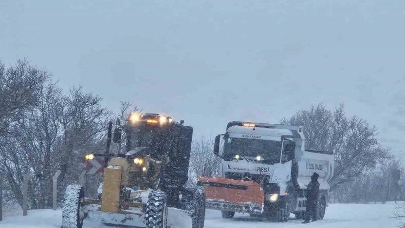 Elazığ'da 510' köy yolu ulaşıma kapandı