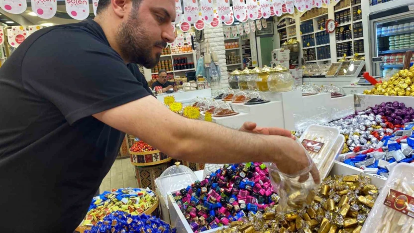 Elazığ'da bayram öncesi şekerler tezgahlardaki yerini aldı