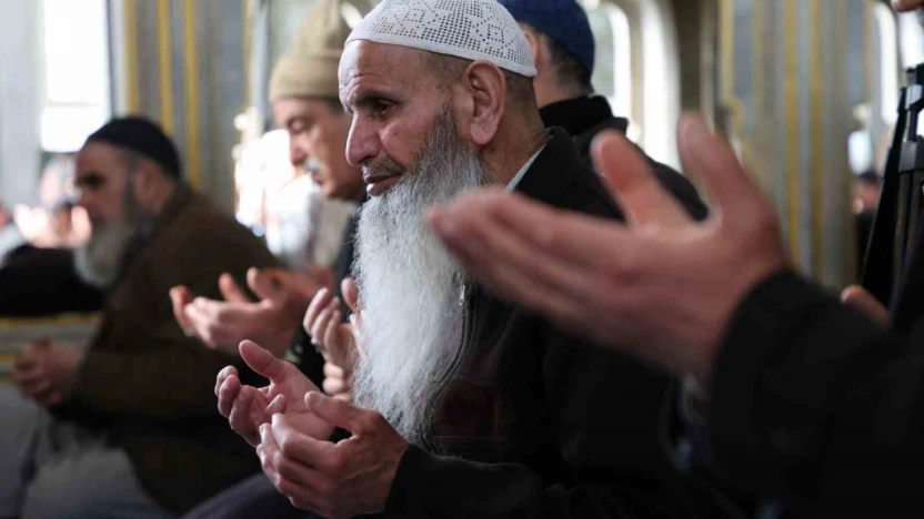 Elazığ'da depremde hayatını kaybedenler dualarla anıldı