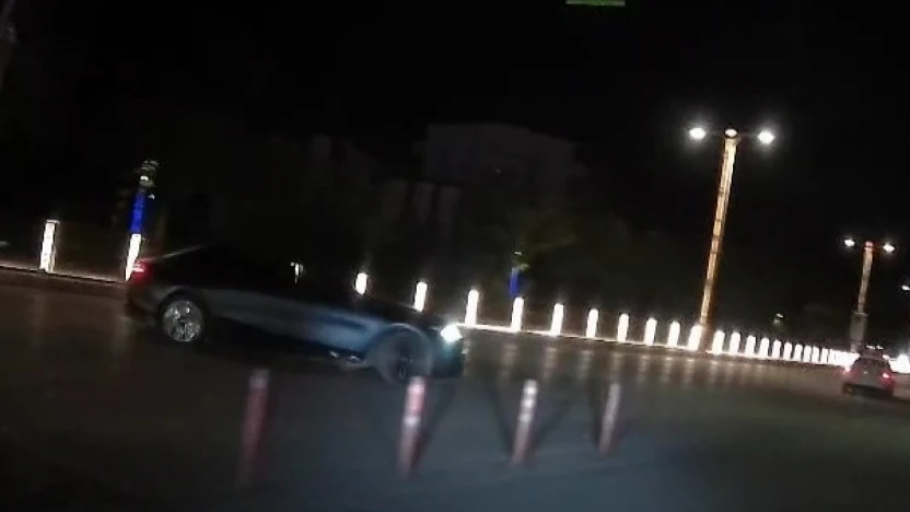 Elazığ'da drift atan araç kameralara yansıdı