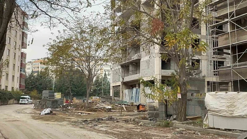 Elazığ'da inşaattan düşen işçi, hayatını kaybetti