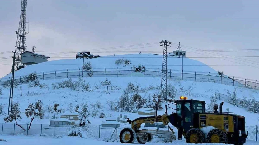 Elazığ'da kapalı 19 köy yolunda çalışmalar sürüyor