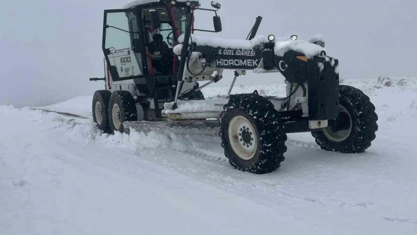 Elazığ'da kapalı köy yolu 111 oldu, ekipler çalışmalarını sürdürüyor