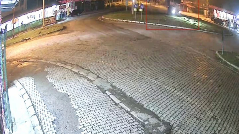 Elazığ'da kontrolü kaybedilen otomobil kavşaktaki refüje çıktı: 1 yaralı