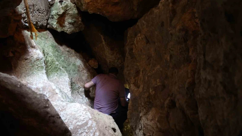 Elazığ'da sıcaktan bunalanlar 'Buzluk Mağarasına' akın etti