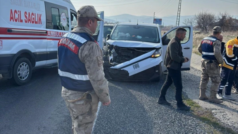 Elazığ'da trafik kazası: 3 yaralı