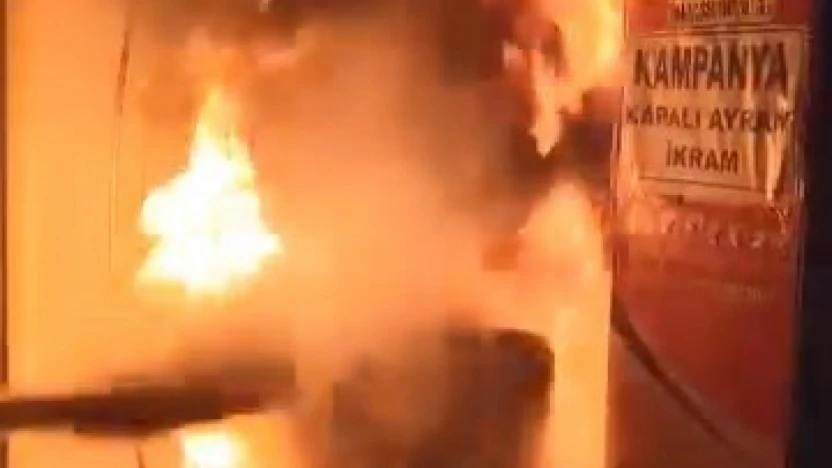 Elazığ'da yanan işletmenin yardımına esnaf yetişti