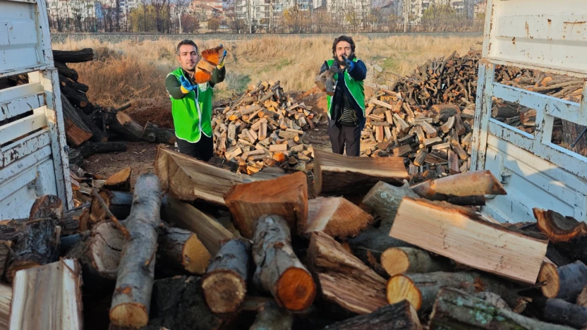 Elazığ İHH'dan 300 Aileye Yakacak Yardımı