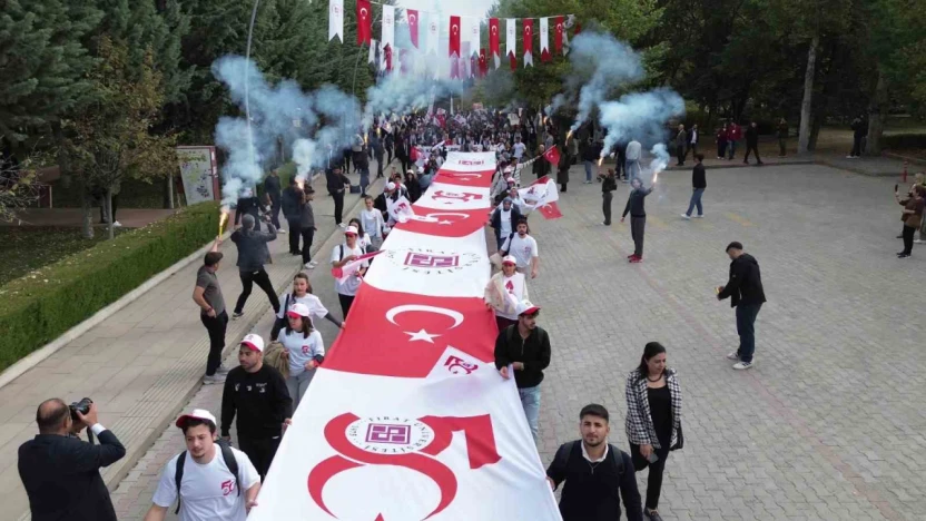 FÜ'de 50. yıl yürüyüşü coşkuyla gerçekleşti