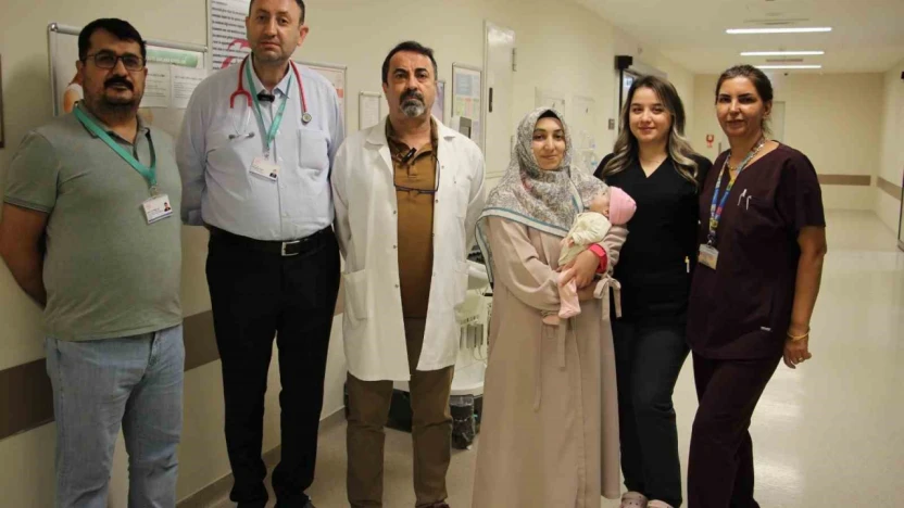 İç organları göğüs boşluğuna dolan bebek, başarılı ameliyatla hayata tutundu