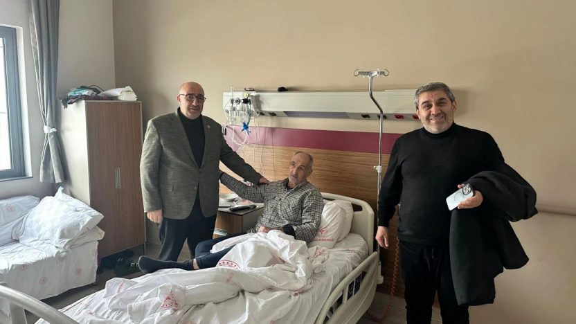 Milletvekili Ejder Açıkkapı, Elazığ Fethi Sekin Şehir Hastanesi'nde tedavi gören hastaları ziyaret etti