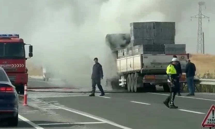 Alev alan tır, söndürüldü