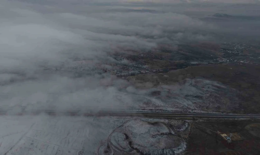 Aynı rakımda kar ve sis