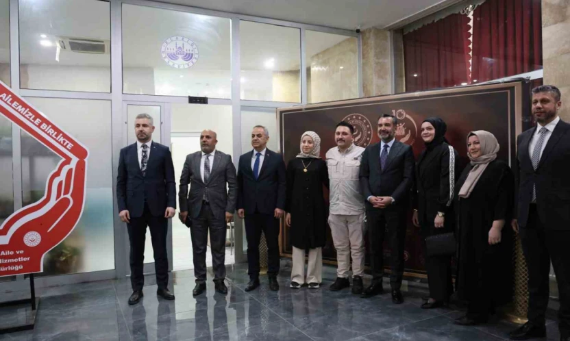 Bakan Göktaş'tan Elazığ'daki genç çiftlere sürpriz telefon: 51 milyon TL'lik dev destek