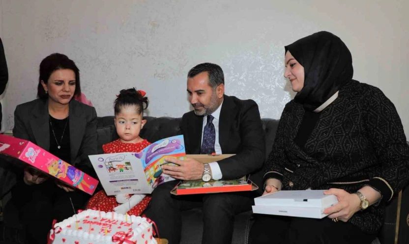 Başkan Şerifoğulları, kelebek hastası Fatma'nın çağrısını karşılıksız bırakmadı