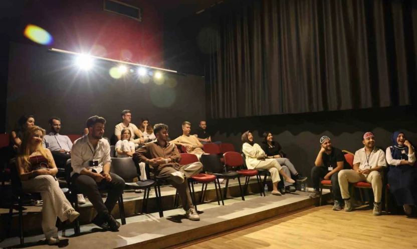 Bilet alan seyirci, bu kez oyuna dahil oldu