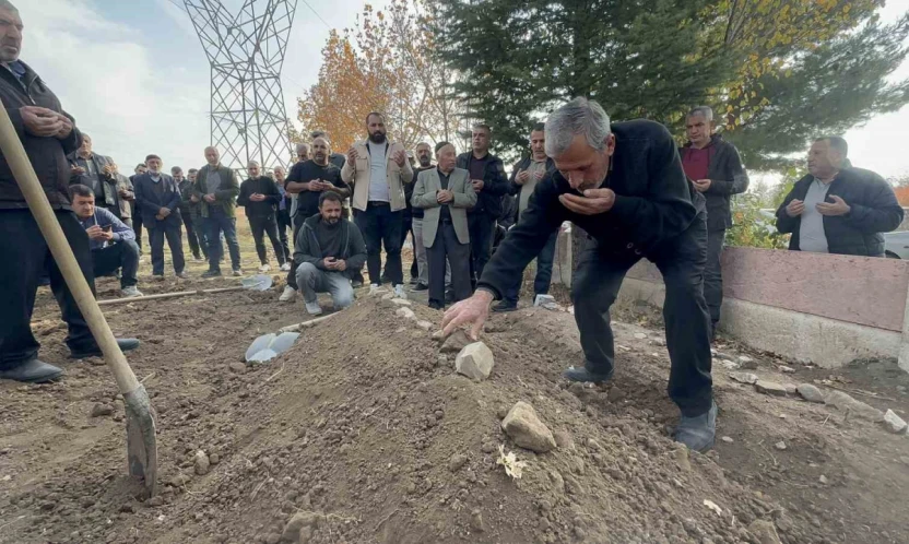 Bir hafta sonra cesedi bulunan Veysel son yolculuğuna uğurlandı