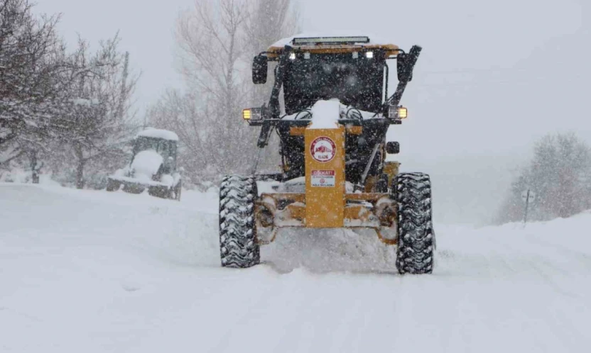 Elazığ'da 259 köy yolunda çalışmalar sürüyor