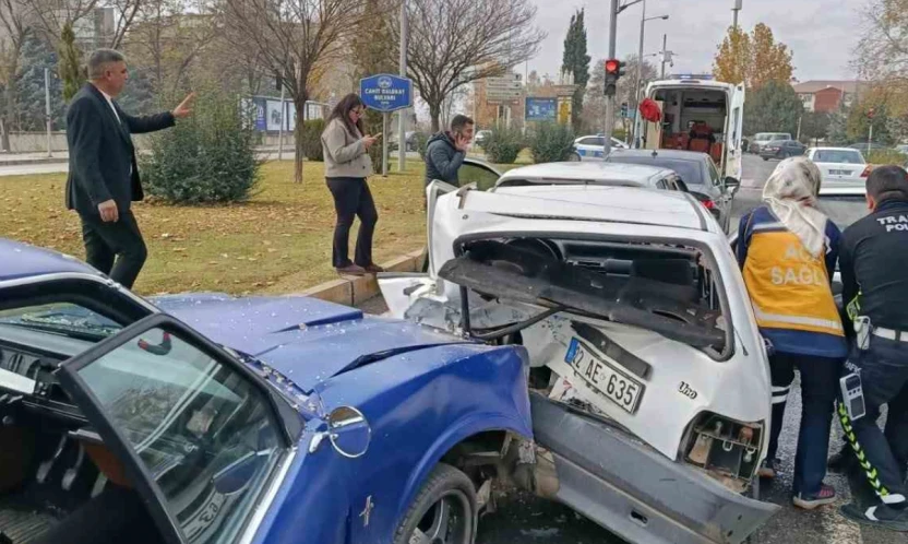 Elazığ'da 4 araçlı zincirleme kaza: 1 yaralı