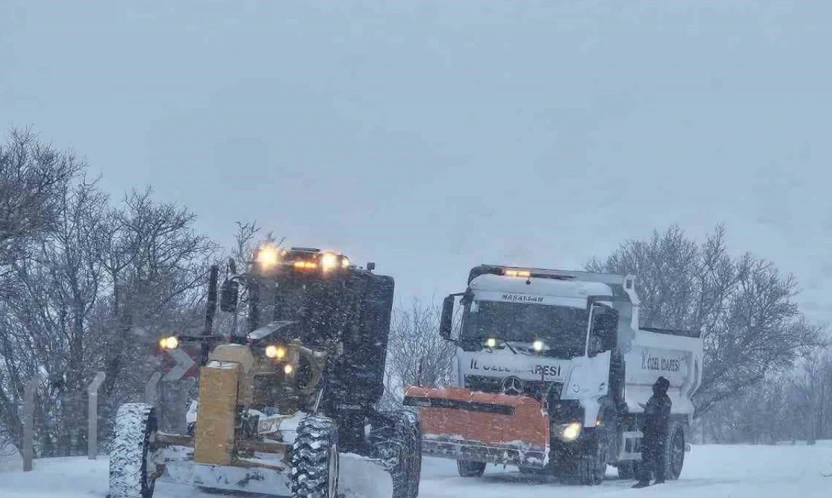 Elazığ'da 510' köy yolu ulaşıma kapandı
