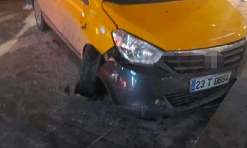 Elazığ'da alkollü şahıs çaldığı araçla kaza yaptı