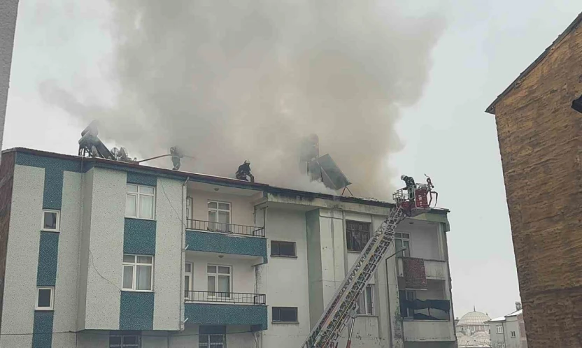 Elazığ'da çatı yangını