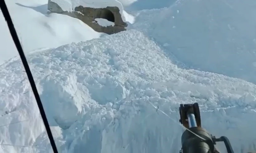Elazığ'da çığ düşmesi sonucu kapanan geçit açıldı