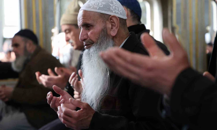 Elazığ'da depremde hayatını kaybedenler dualarla anıldı