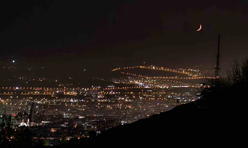 Elazığ'da hilal ay hayran bıraktı