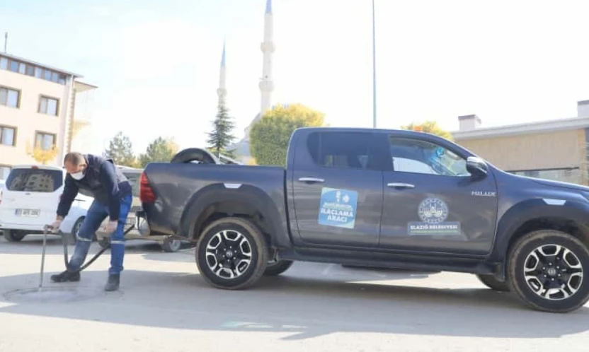 Elazığ'da ilaçlama çalışmaları sürüyor