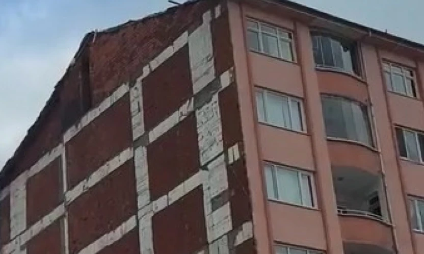 Elazığ'da inşaat işçisinin tehlikeli çalışması