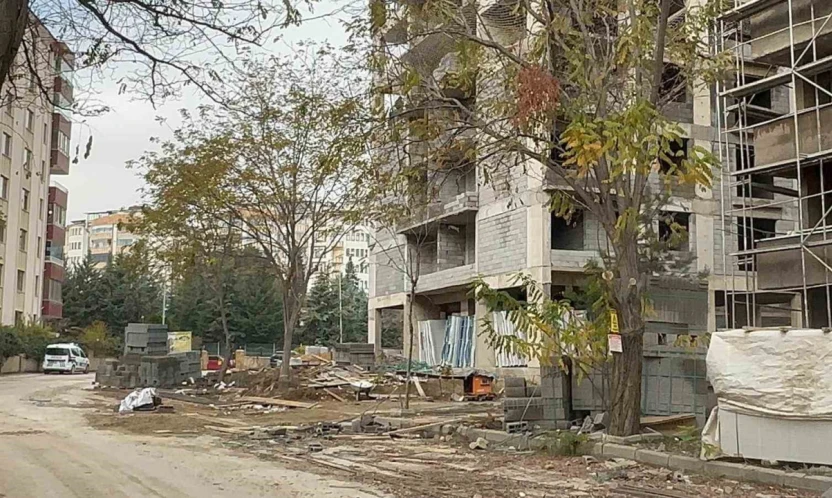 Elazığ'da inşaattan düşen işçi, hayatını kaybetti