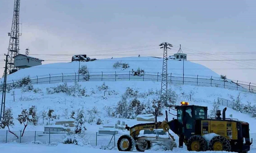 Elazığ'da kapalı 19 köy yolunda çalışmalar sürüyor