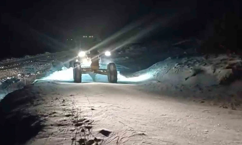 Elazığ'da karla mücadele çalışmaları sürüyor: 276 köy yolu açıldı