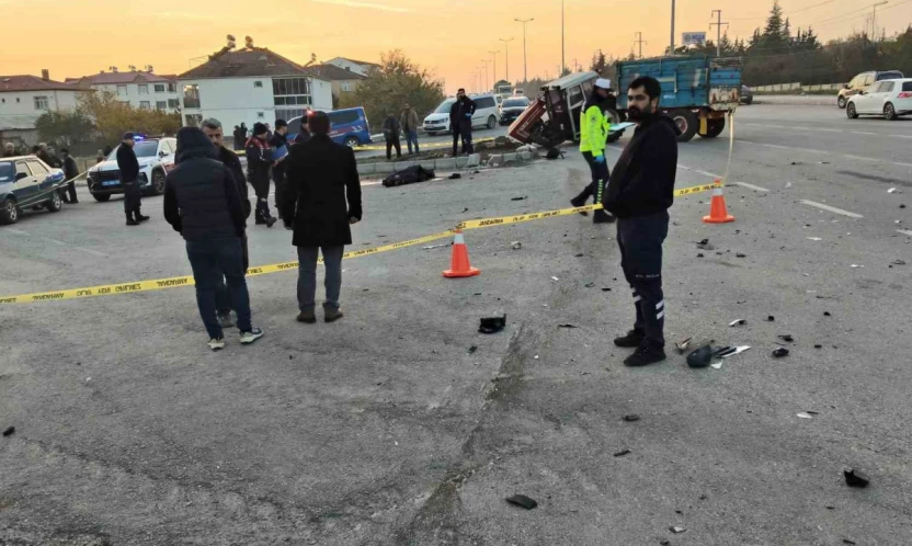 Elazığ'da kazada savrulan araç yayaya çarptı: 1 ölü, 2 yaralı