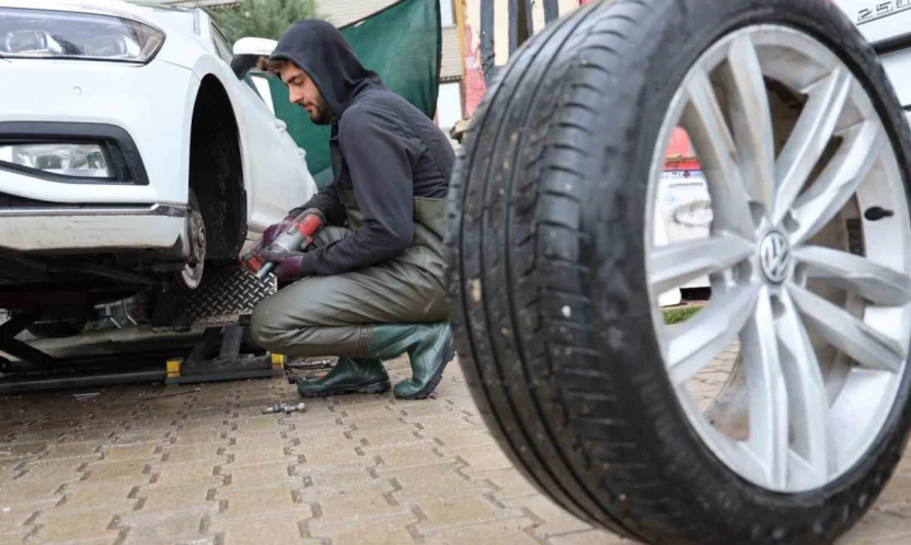 Elazığ'da kış lastiği için son gün yoğunluğu