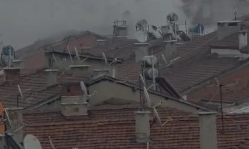 Elazığ'da metruk binada yangın