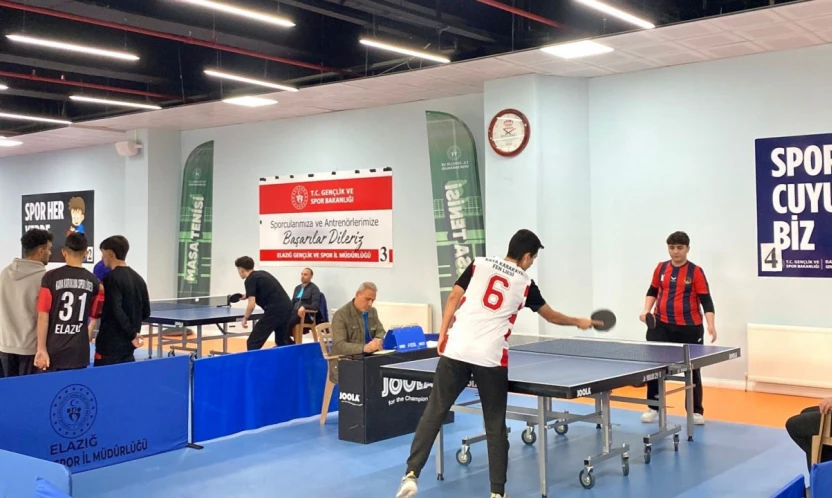 Elazığ'da okul sporları masa tenisi müsabakaları yapıldı