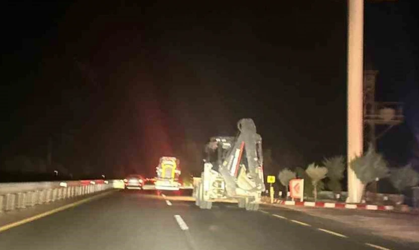 Elazığ'da stop ışıkları olmayan kepçe kazaya davetiye çıkardı