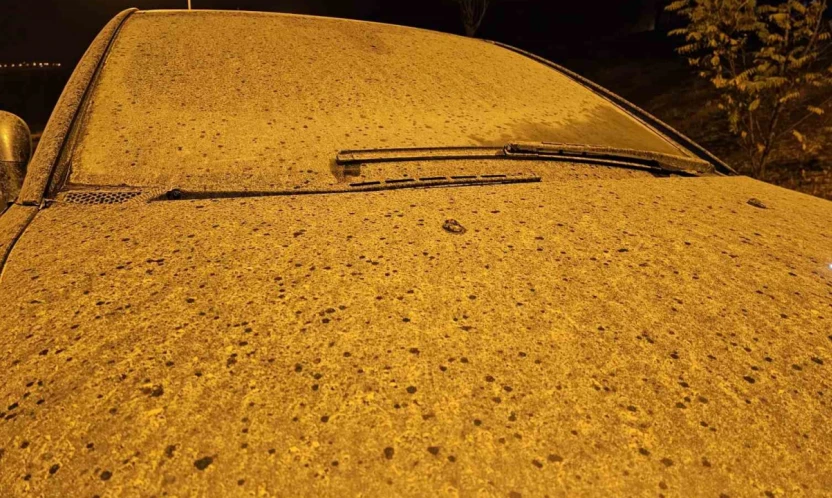 Elazığ'da toz taşınımı yağışla birleşti, adeta çamur yağdı