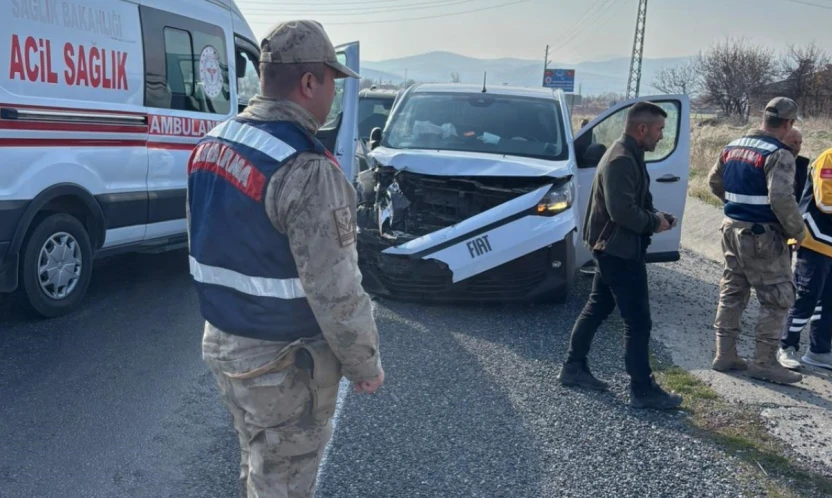 Elazığ'da trafik kazası: 3 yaralı